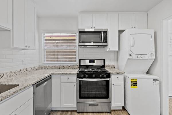 Foto principal - Hesperian Townhomes