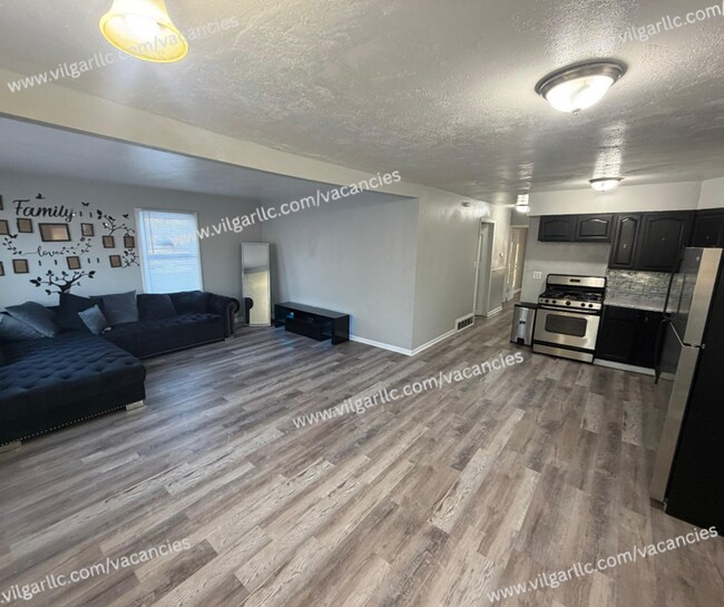 Foto del edificio - Discover comfort, convenience, and quality living in this beautifully updated 3-bedroom single-fa...