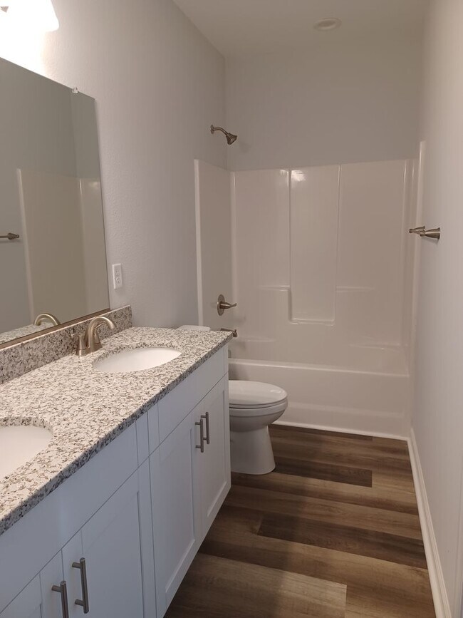 Building Photo - Newly Constructed 5 Bedroom Home in Hampton