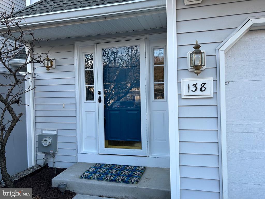 Primary Photo - 138 W Thomas Ct