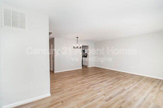 Foto del edificio - 5249 Spring Branch Blvd