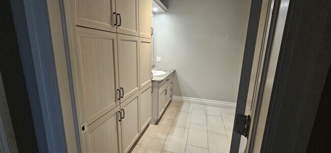 Photo du bâtiment - 1 rue Honor-Roy Rue