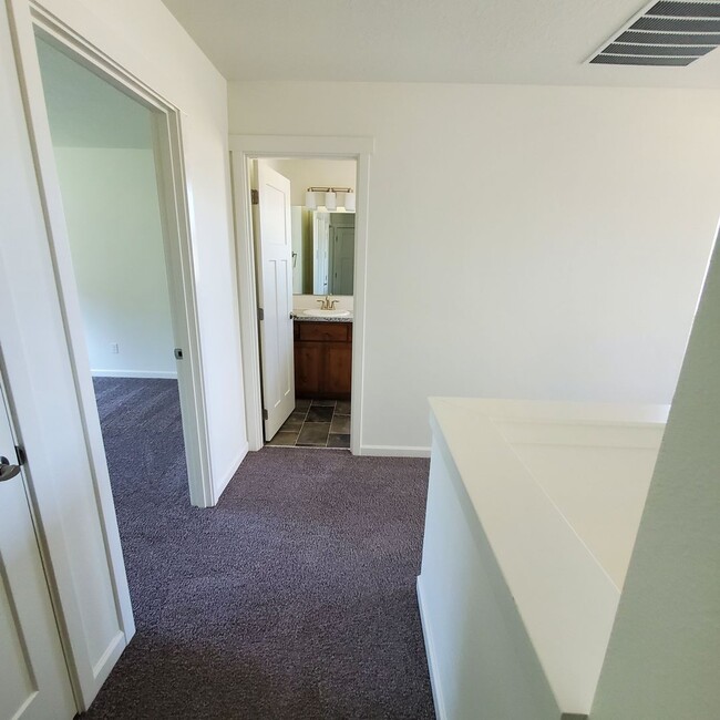Foto del edificio - Dog Friendly 3bed : 2.5 bath home w/ Garage