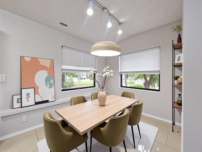 Foto del edificio - 9999 Summerbreeze Dr