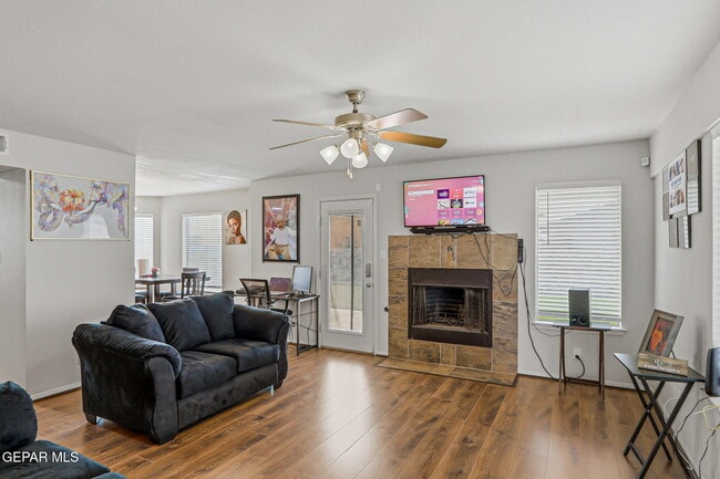 Foto del edificio - 4613 Al Hernandez St