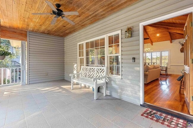Building Photo - 154 Mossland Dr