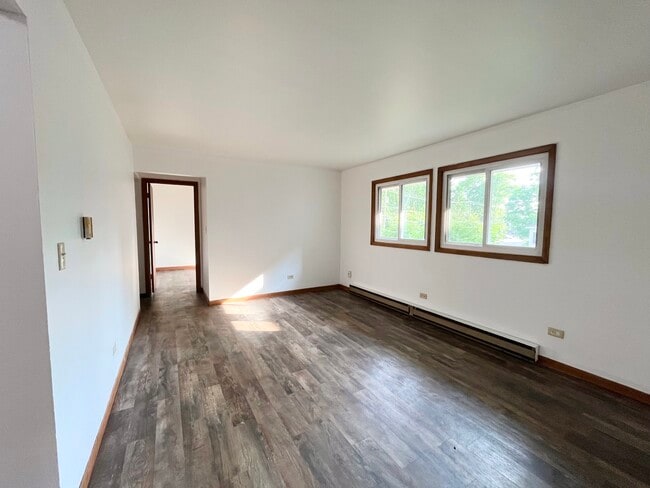 Foto del edificio - 639 McHenry Ave