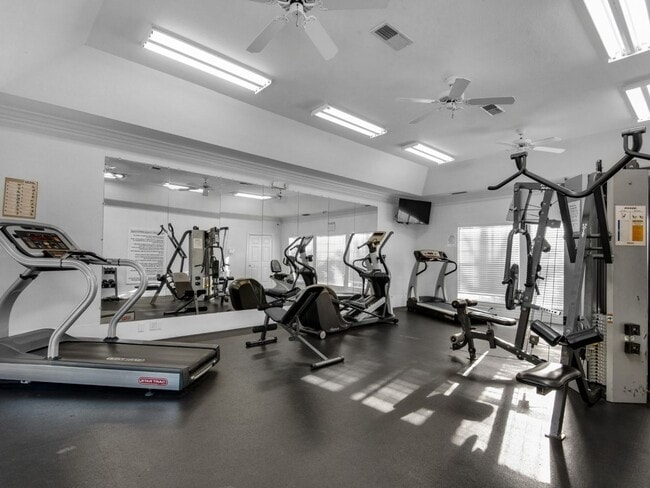 Foto del edificio - Spacious 1B/1B Unfurnished Condo near Beac...