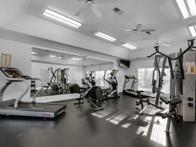 Building Photo - Spacious 2B/2B Unfurnished Condo near Beach in the Heart of Destin!