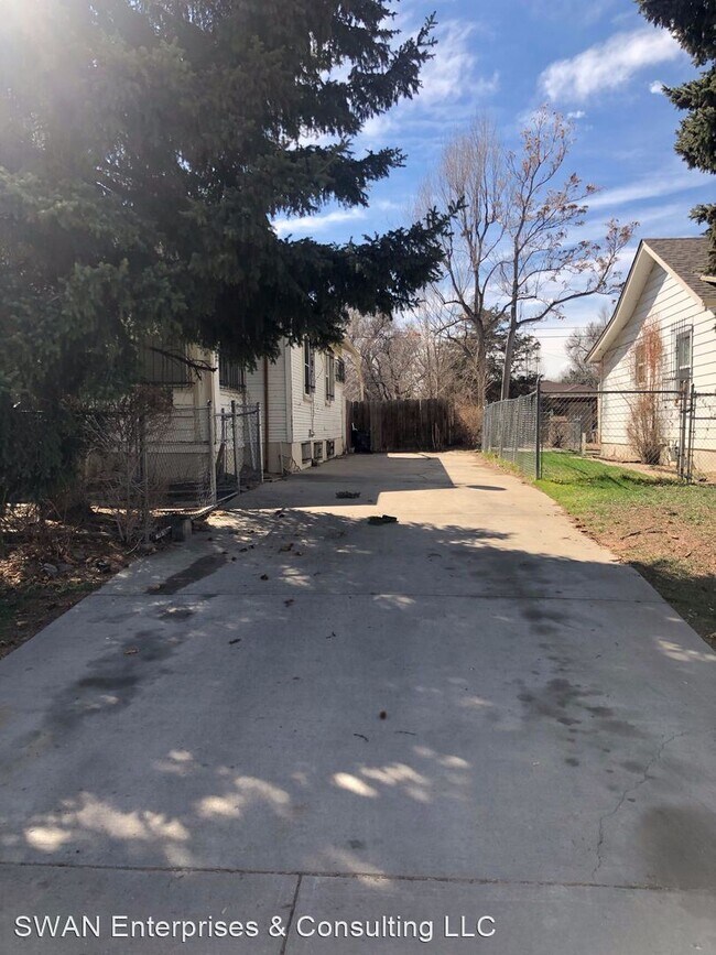 Building Photo - 2 br, 1 bath House - 1585 Syracuse St