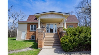 Building Photo - 1305 Oswego Rd