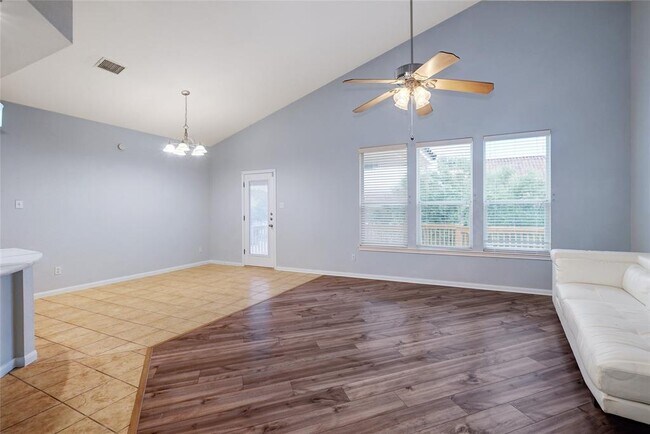 Building Photo - 14501 Broadwinged Hawk Dr