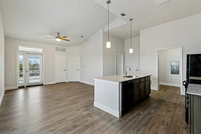 Building Photo - Sherwood Oaks