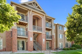 Building Photo - Beautiful 2 Bed 2 Bath Condo Near Rigden Farms!