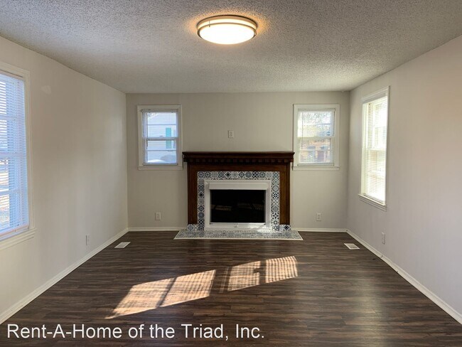 Foto del edificio - 2 br, 1 bath House - 102 Duffy Avenue