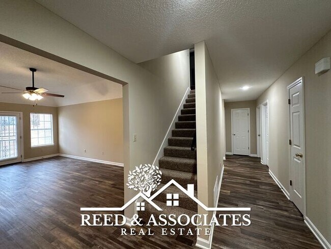 Foto del edificio - 4 Bedroom + BONUS Located in Quiet Cove!