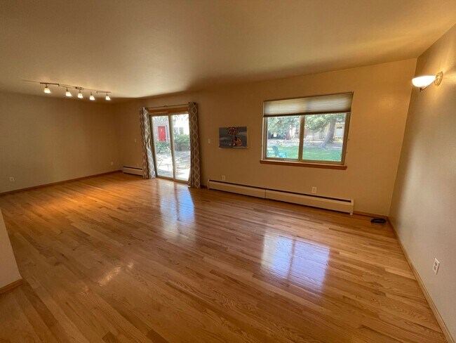 Building Photo - CHARMING 2 Bed 1 Bath Condo in Boulder - A...