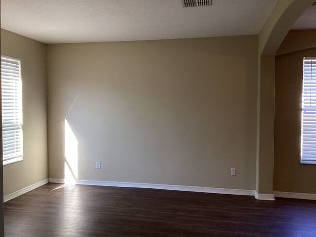 Foto del edificio - 1419 Hunterman Ln