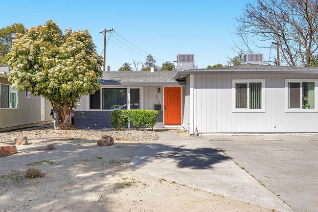 Building Photo - 611-613 Russell Boulevard