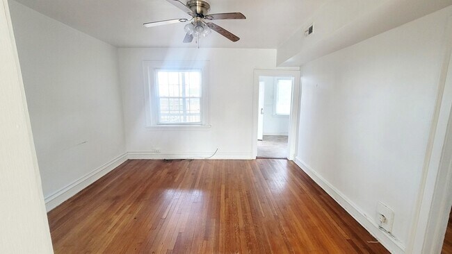 Foto del edificio - 2818 W Grace St