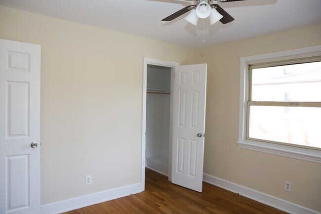 Foto del edificio - 1708 Walker Ave