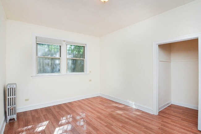 Building Photo - 2536 N Sawyer Ave