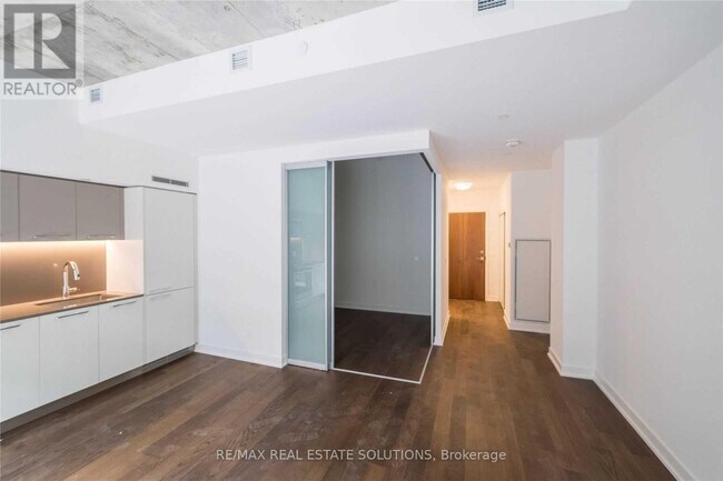 Building Photo - 15 Baseball Pl