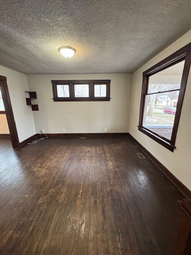 Building Photo - 2118 Drexel Ave