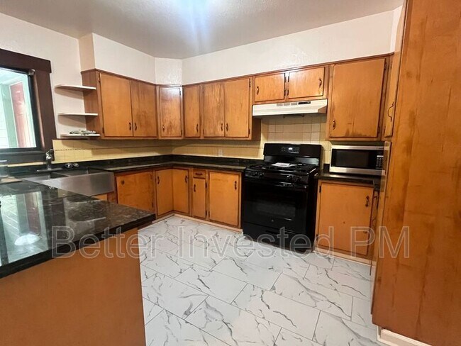 Foto del edificio - 24665 Birch St