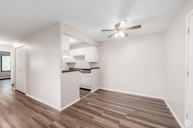 2BR, 1BA - 850SF - Dining Room - 15312 Maple Park