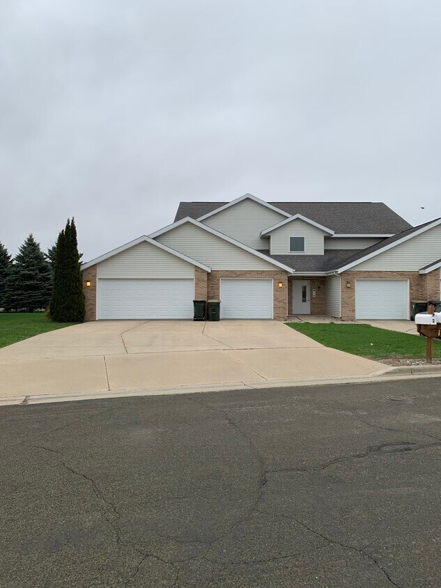 1121 Stonewood Crossing Unit 1121 3, Sun Prairie, WI 53590 Apartments