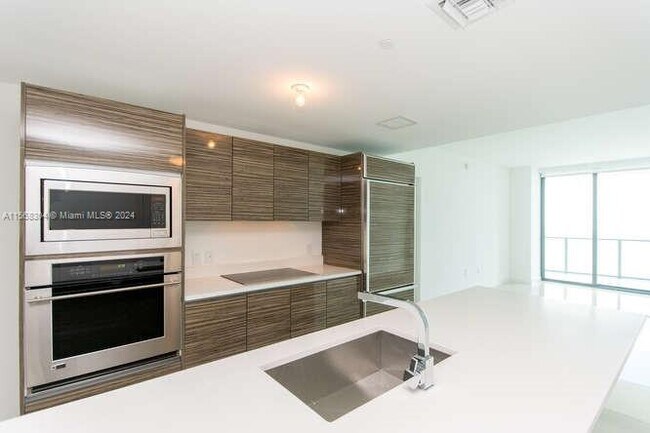 Foto del edificio - 460 NE 28th St
