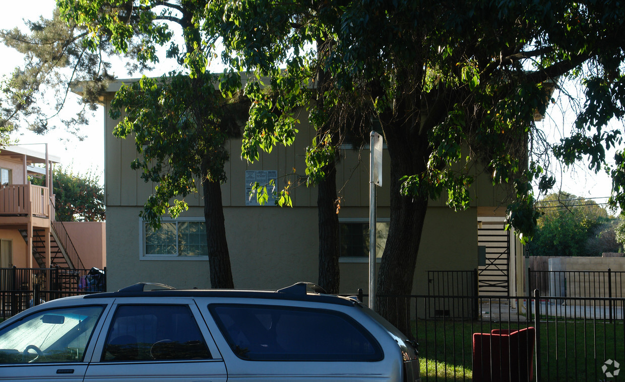 Building Photo - 1400 Dubert Ln