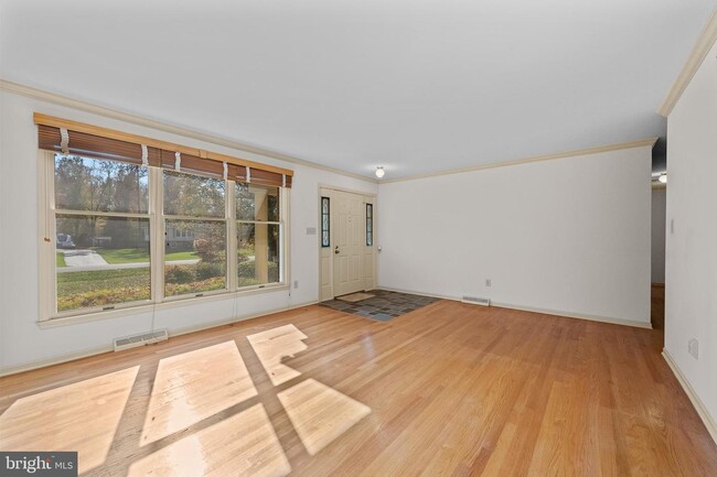 Building Photo - 922 Sugar Pine Dr