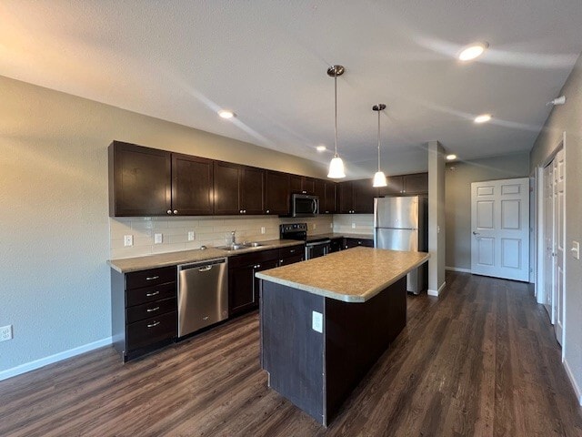 Building Photo - Arrowhead View