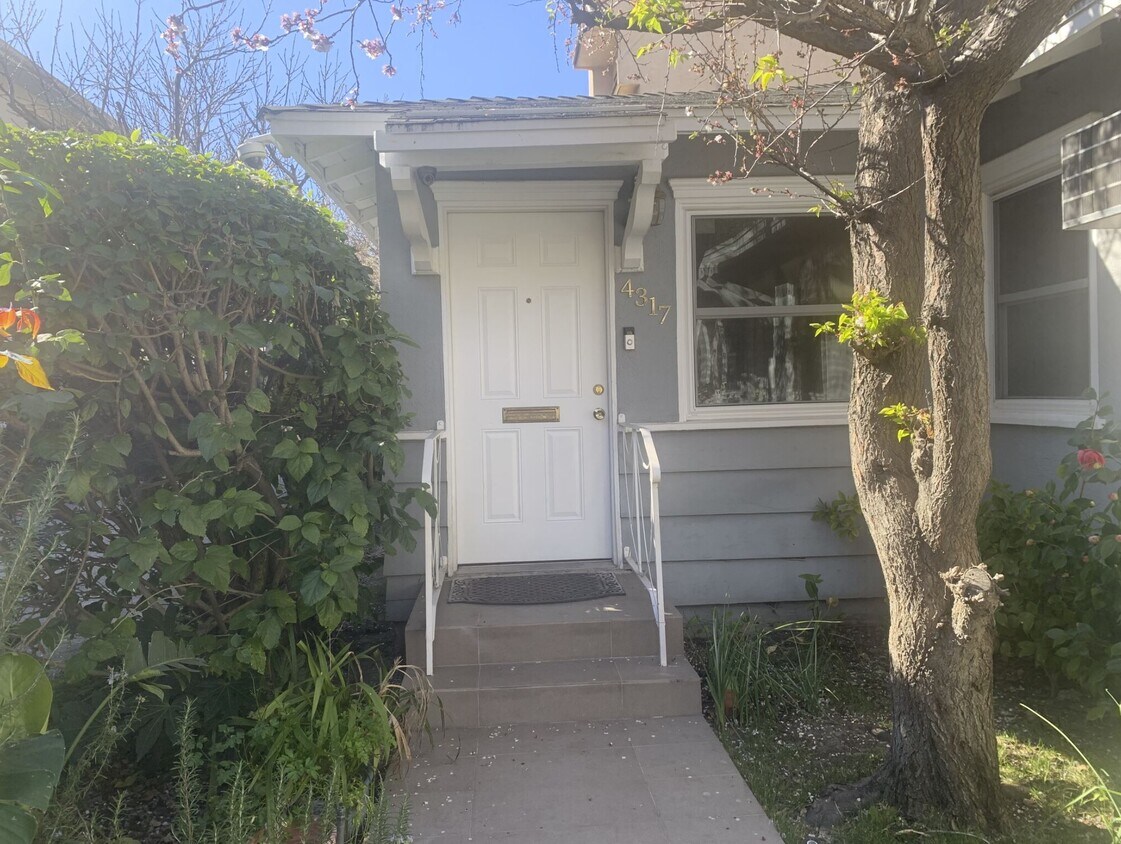 Primary Photo - 4317 Cedros Ave