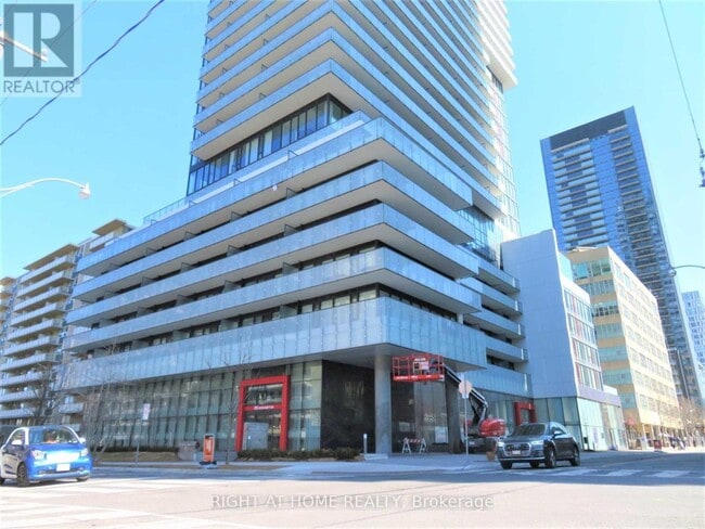 Building Photo - 185 Roehampton Ave