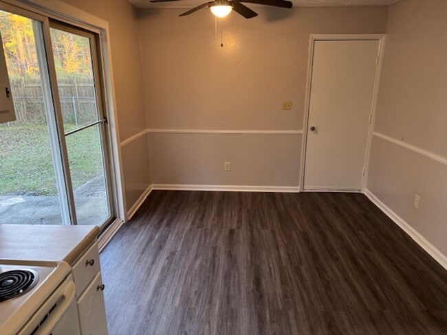 Building Photo - 222 Poplar Rd