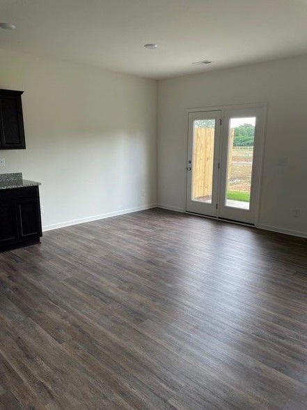 Building Photo - 241 Grand Central Wy