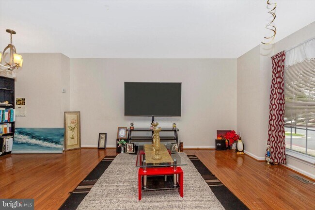 Building Photo - 9217 Ridgefield Cir