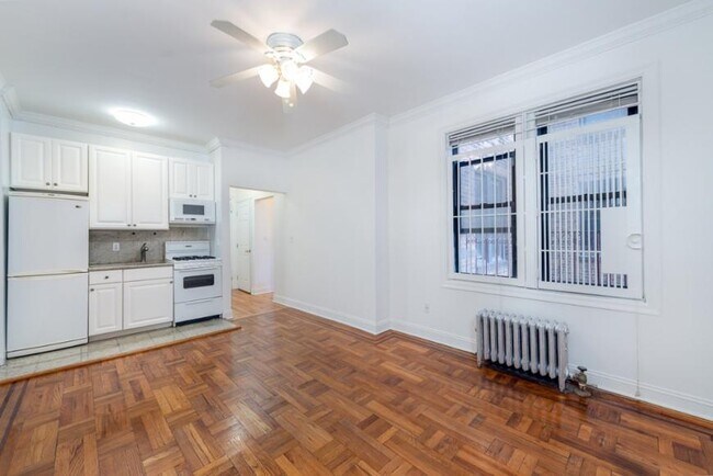 Building Photo - 1 bedroom in SUNNYSIDE NY 11104
