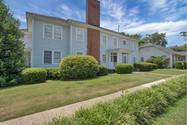 Foto del edificio - 228 E Poplar St