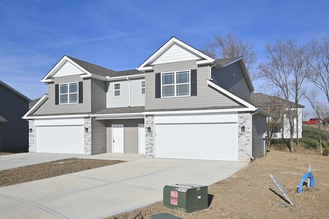 Building Photo - 3 Bedroom 2.5 bath 2 Car Garage   Duplex