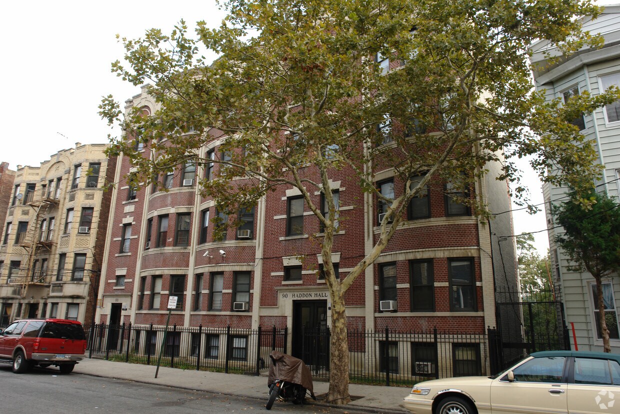 Foto del edificio - 90 Saratoga Ave