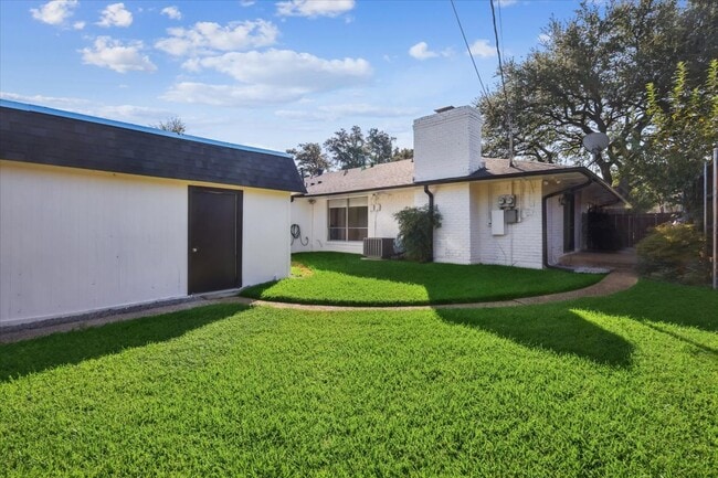Garage/Storage Unit - 10655 Sandpiper Ln