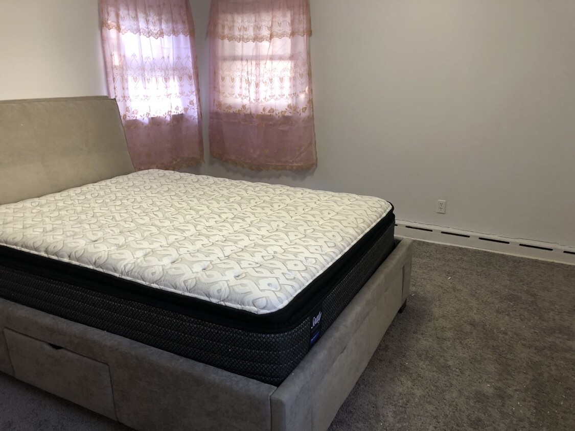 Foto principal - 6122 183rd St