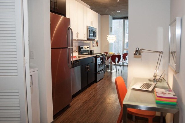 Building Photo - 615 W Jackson Blvd