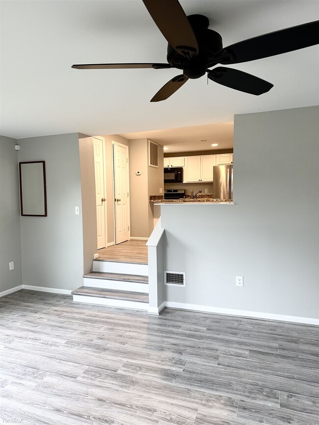 Building Photo - 2 br, 1 bath Duplex - 3932 Fairfax Street