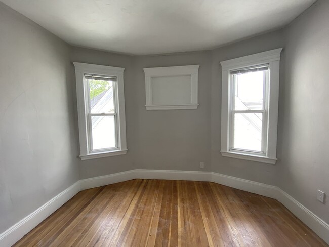 Building Photo - 6 Kingsdale St