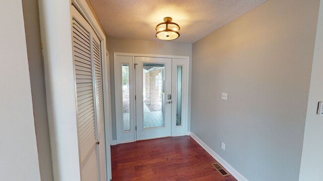 Building Photo - Cottage Style Home in Pinehurst $500 OFF 1...